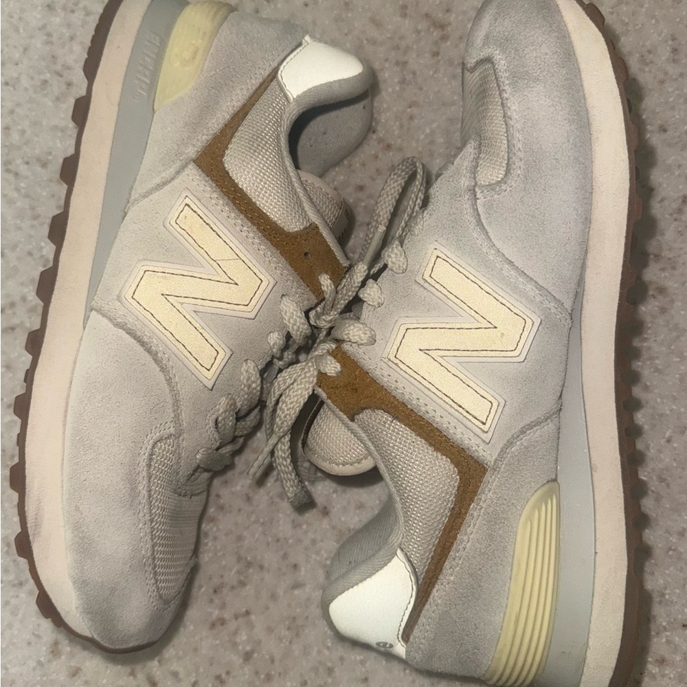 New Balance 574 classics Gray and Cream Sneakers